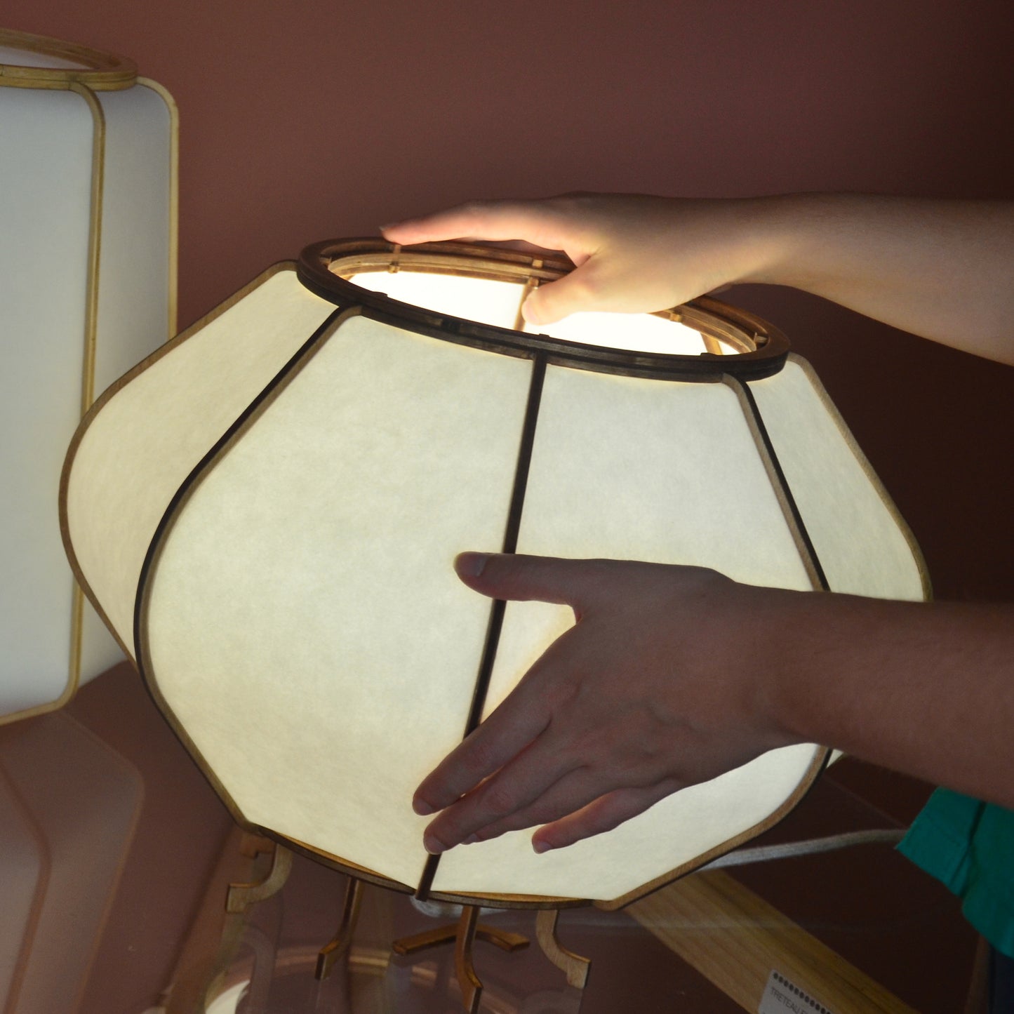 Lampe à poser en bois et papier japonais - modèle ŌZU