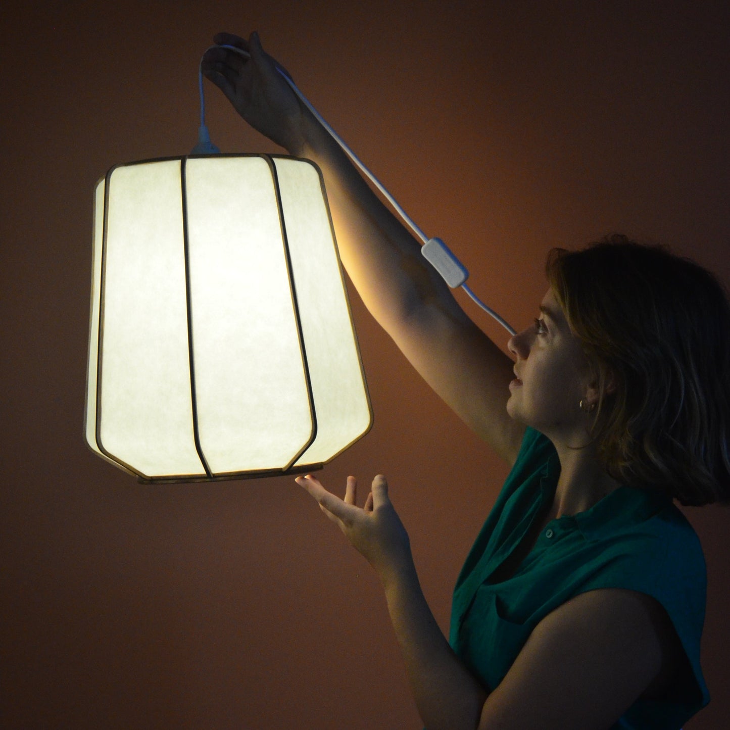 Lampe en suspension en bois et papier japonais - modèle KŌSHI