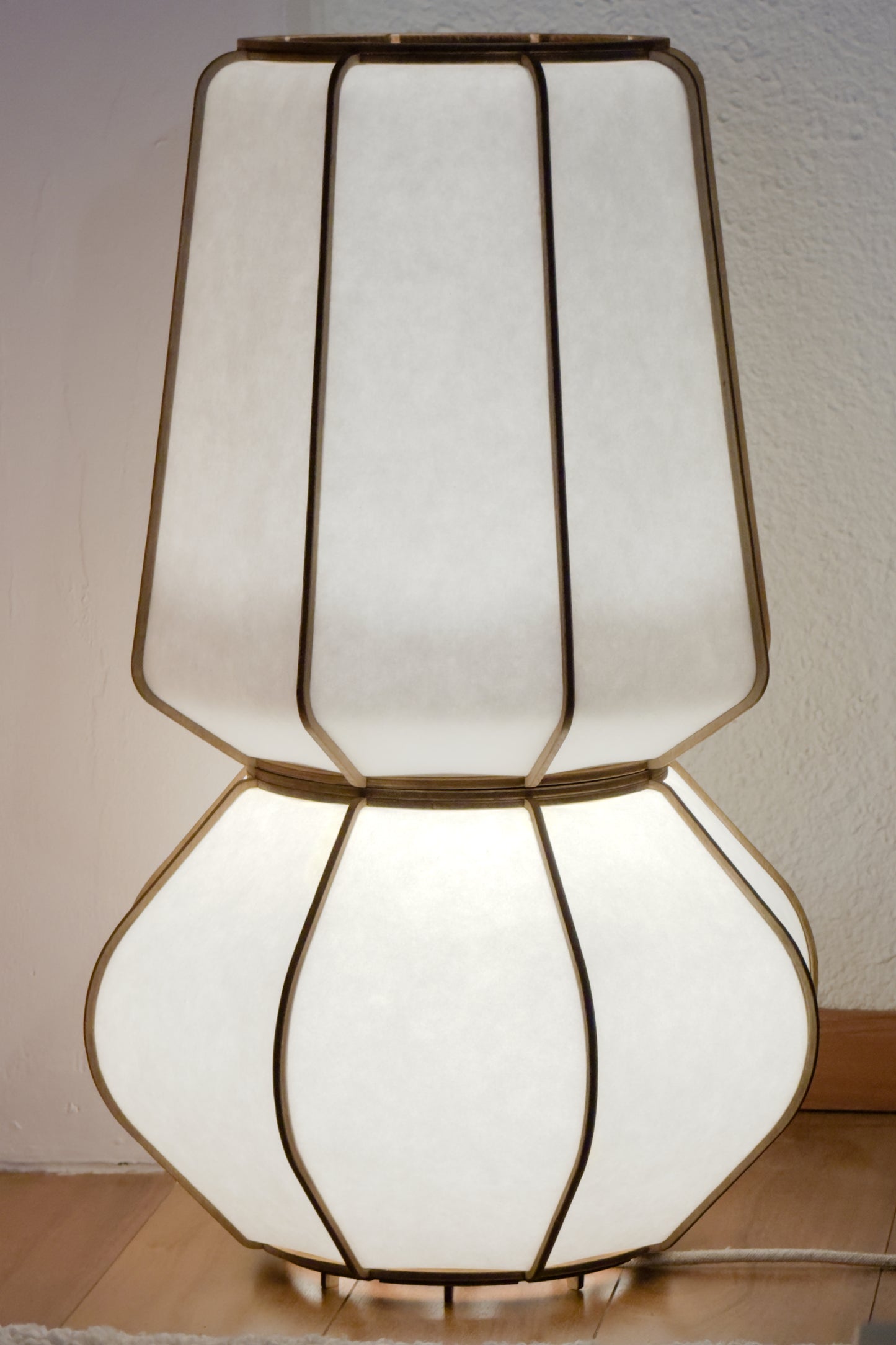 Lampe à poser en bois et papier japonais - modèle ŌZU et KŌSHI