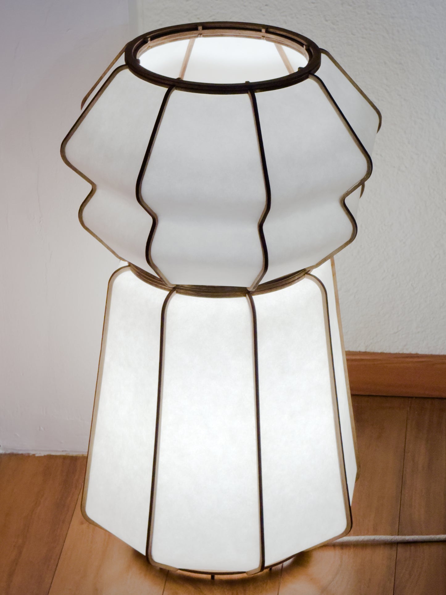 Lampe à poser en bois et papier japonais - modèle KŌSHI et SAITO