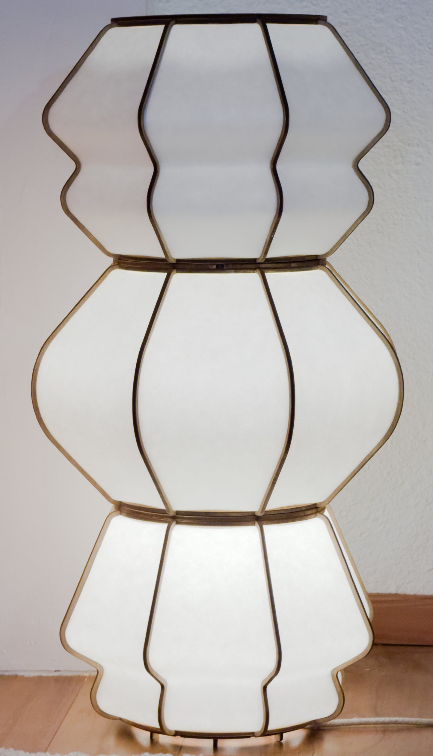 Lampe à poser en bois et papier japonais - modèle NIKKŌ, ŌZU et SAITO