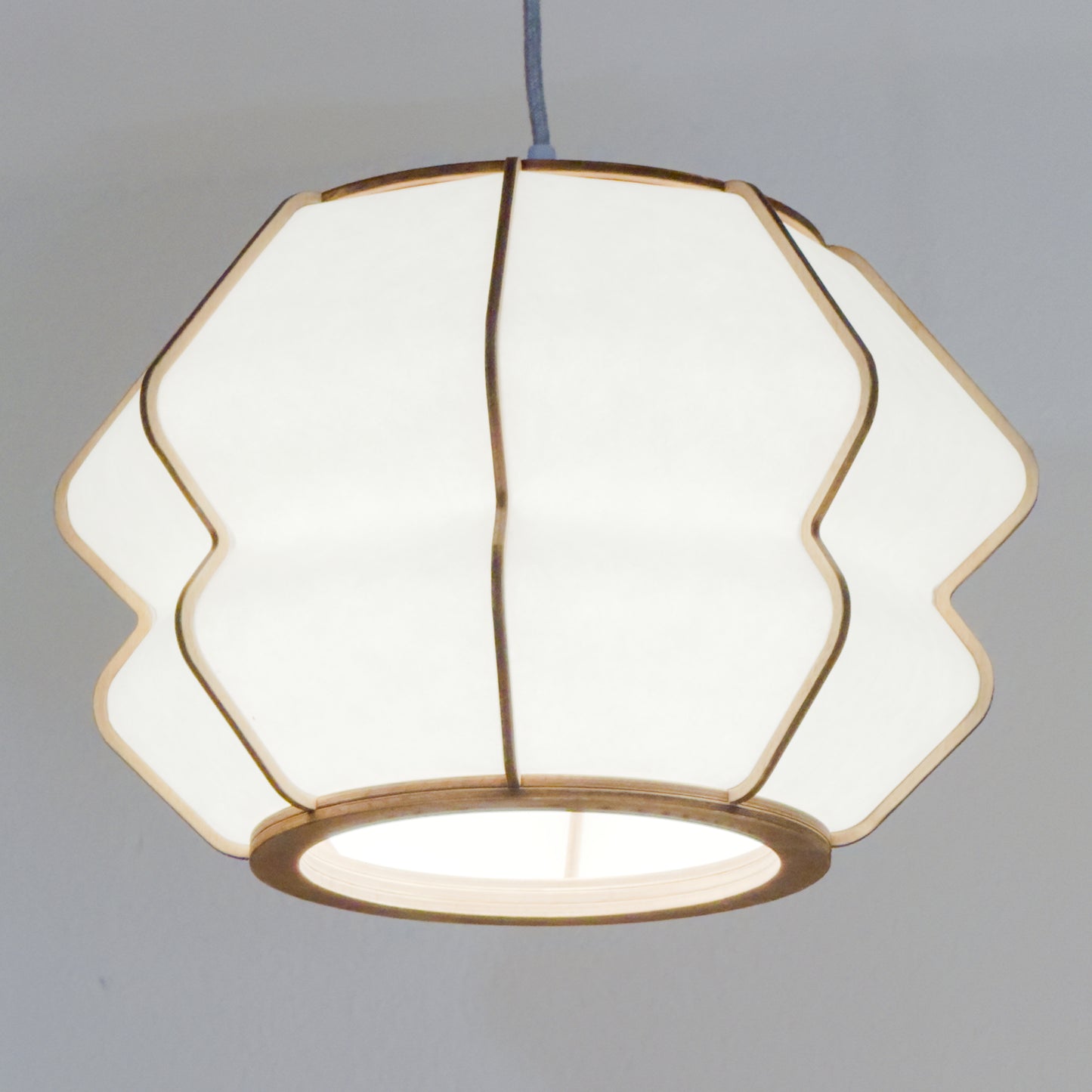 Lampe en suspension en bois et papier japonais - modèle SAITO
