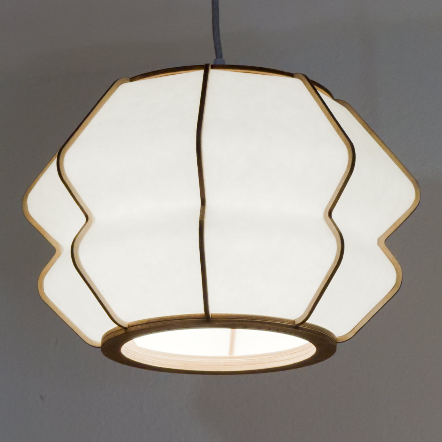 Lampe en suspension en bois et papier japonais - modèle SAITO