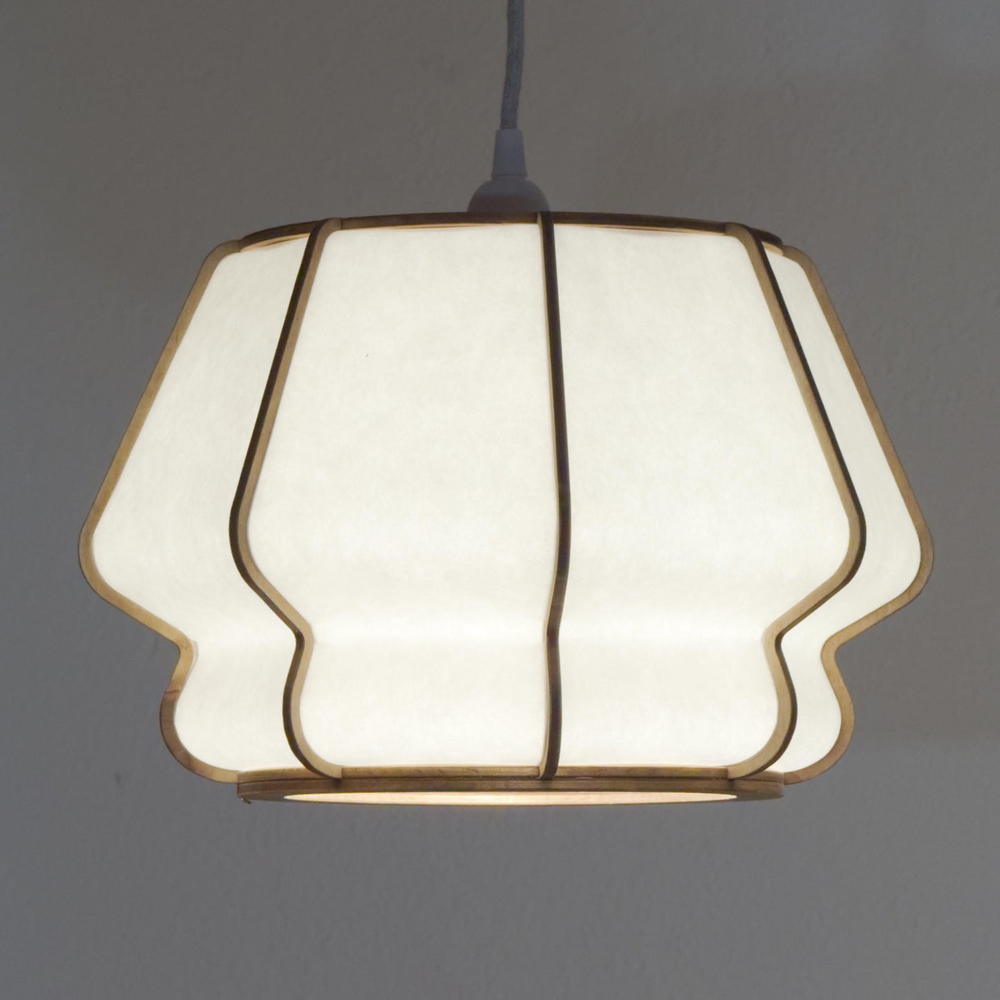 Lampe en suspension en bois et papier japonais - modèle NIKKŌ