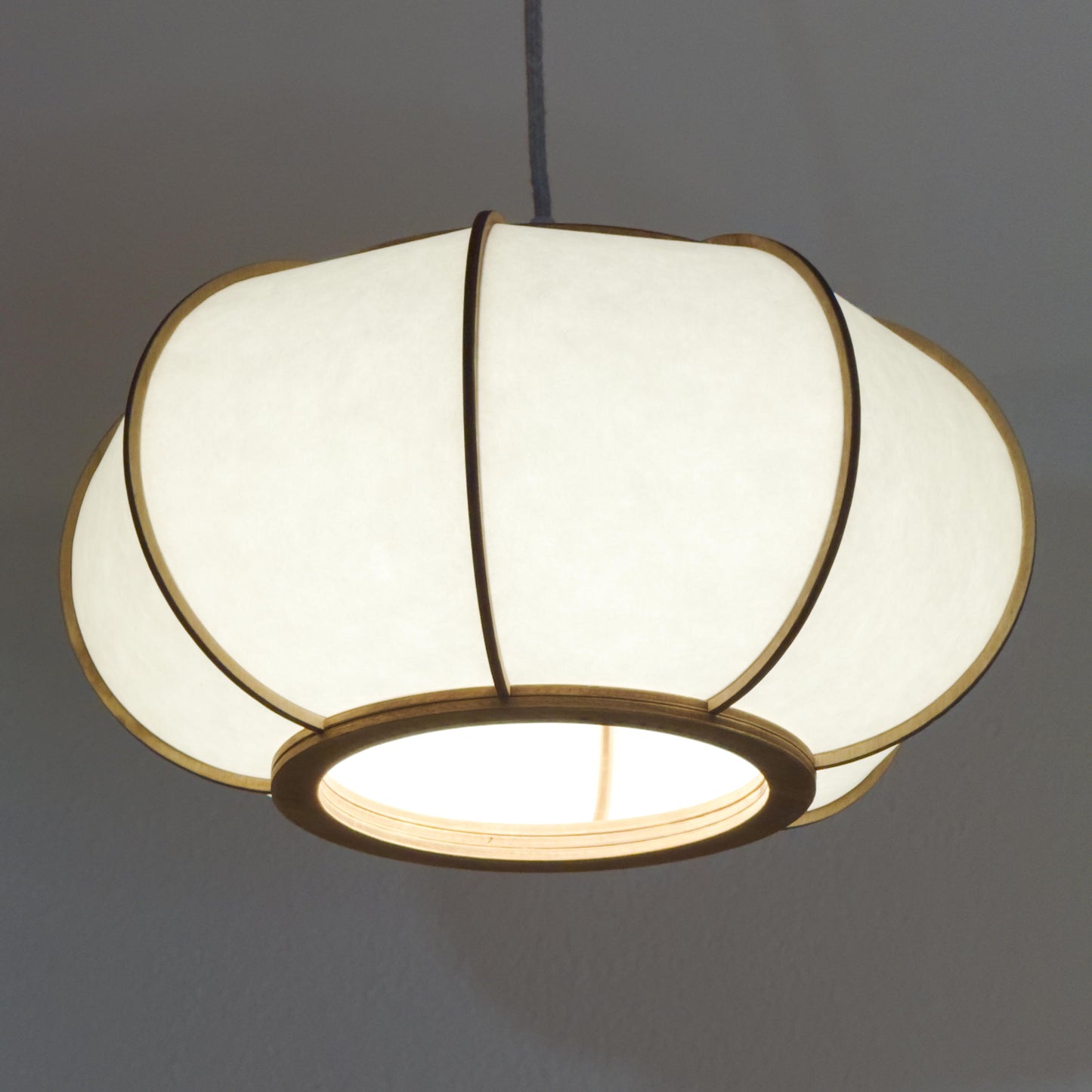 Lampe en suspension en bois et papier japonais - modèle NARA