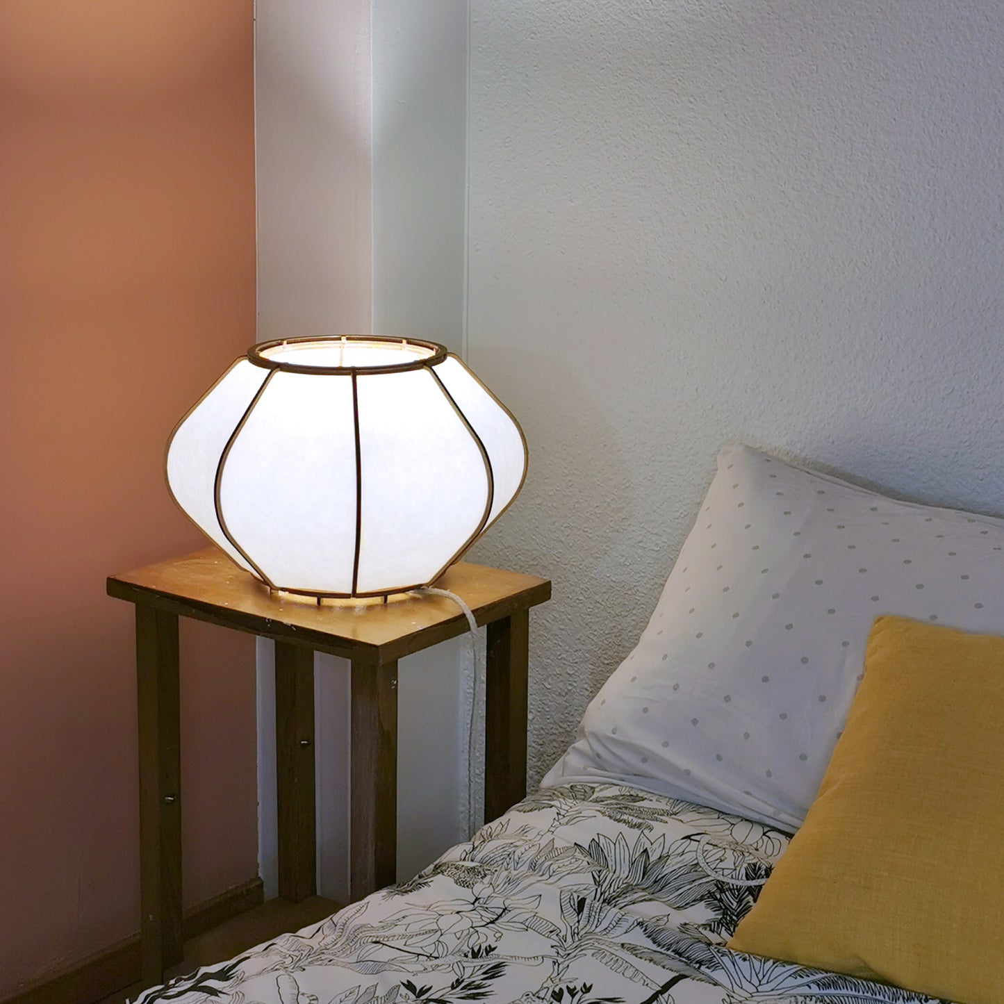 Lampe à poser en bois et papier japonais - modèle ŌZU