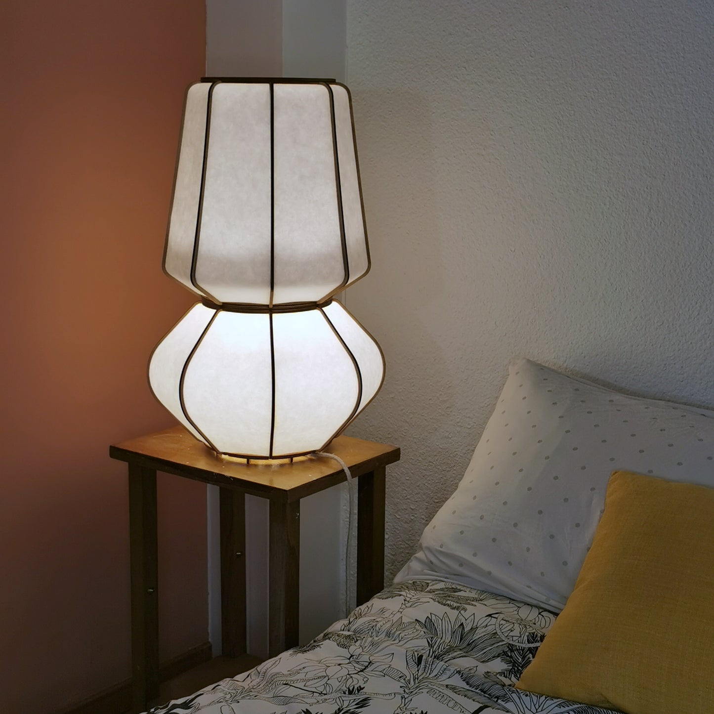 Lampe à poser en bois et papier japonais - modèle ŌZU et KŌSHI