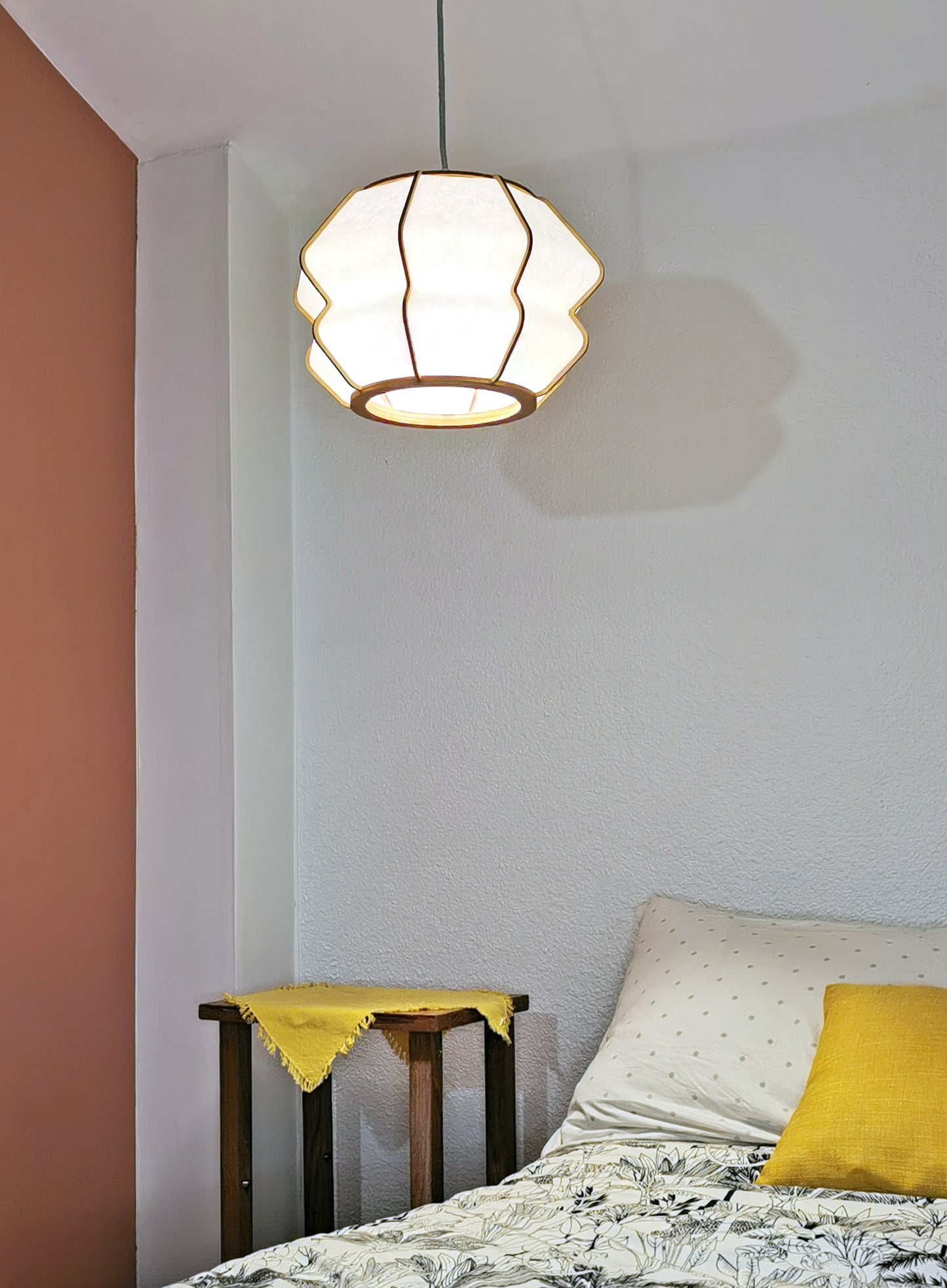 Lampe en suspension en bois et papier japonais - modèle SAITO