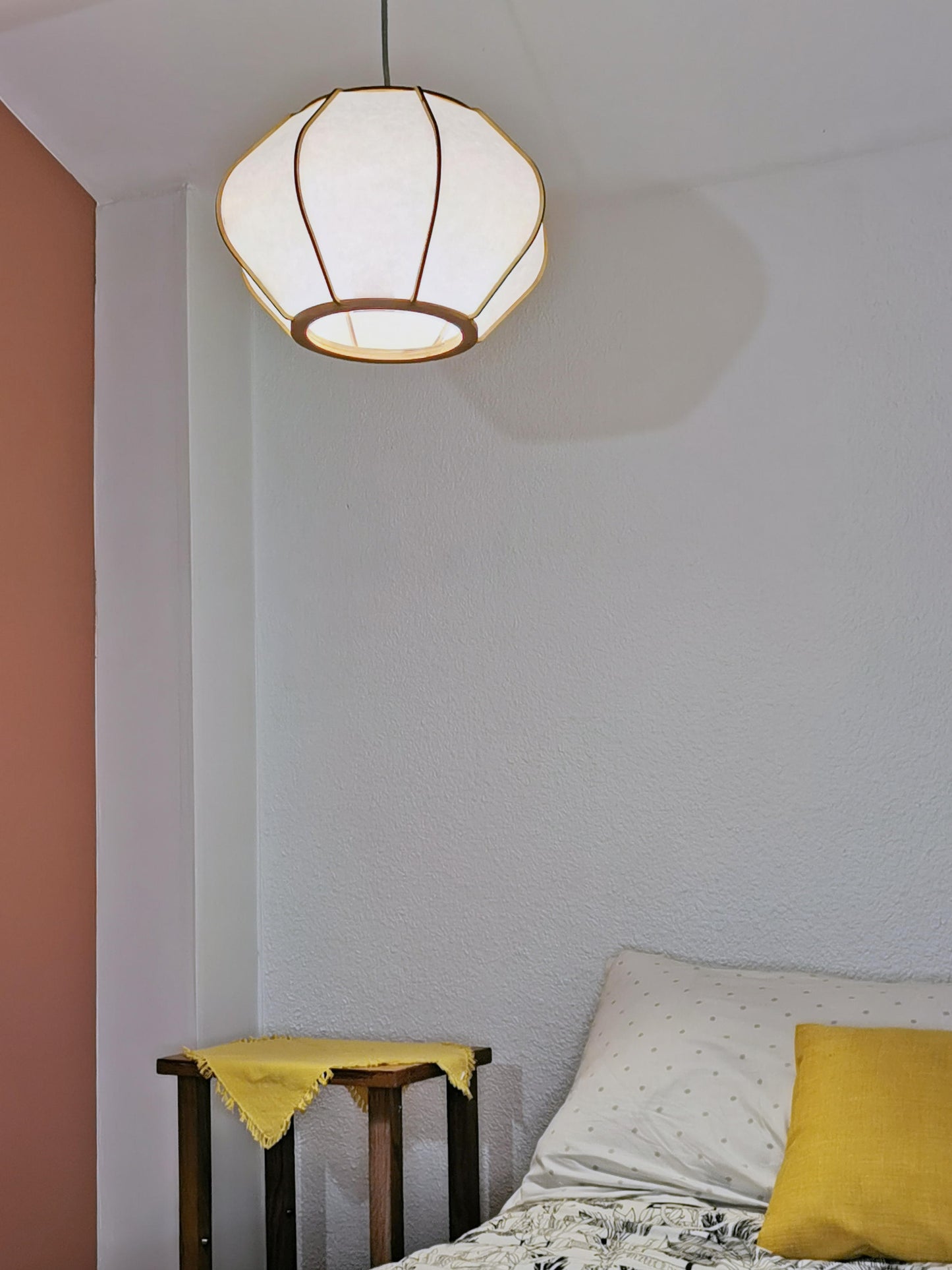 Lampe en suspension en bois et papier japonais - modèle ŌZU