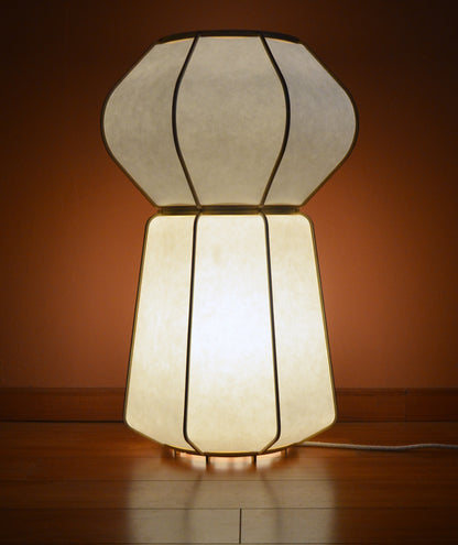 Lampe à poser en bois et papier japonais de la collection TOTEM - modèle KŌSHI et ŌZU 