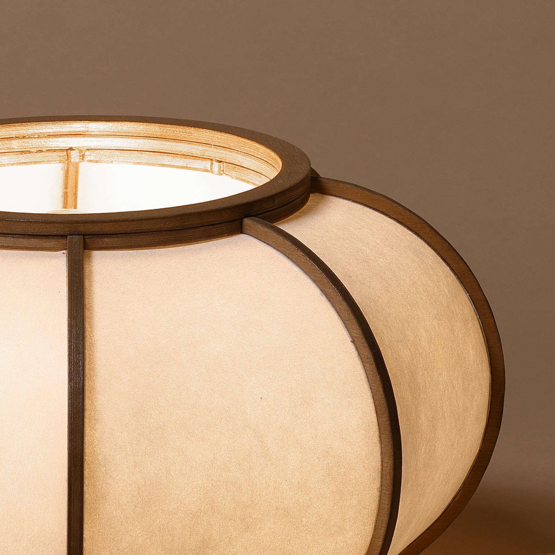 Design lamp in wood and Japanese paper, handmade, made in France. Maguelone Poulain.