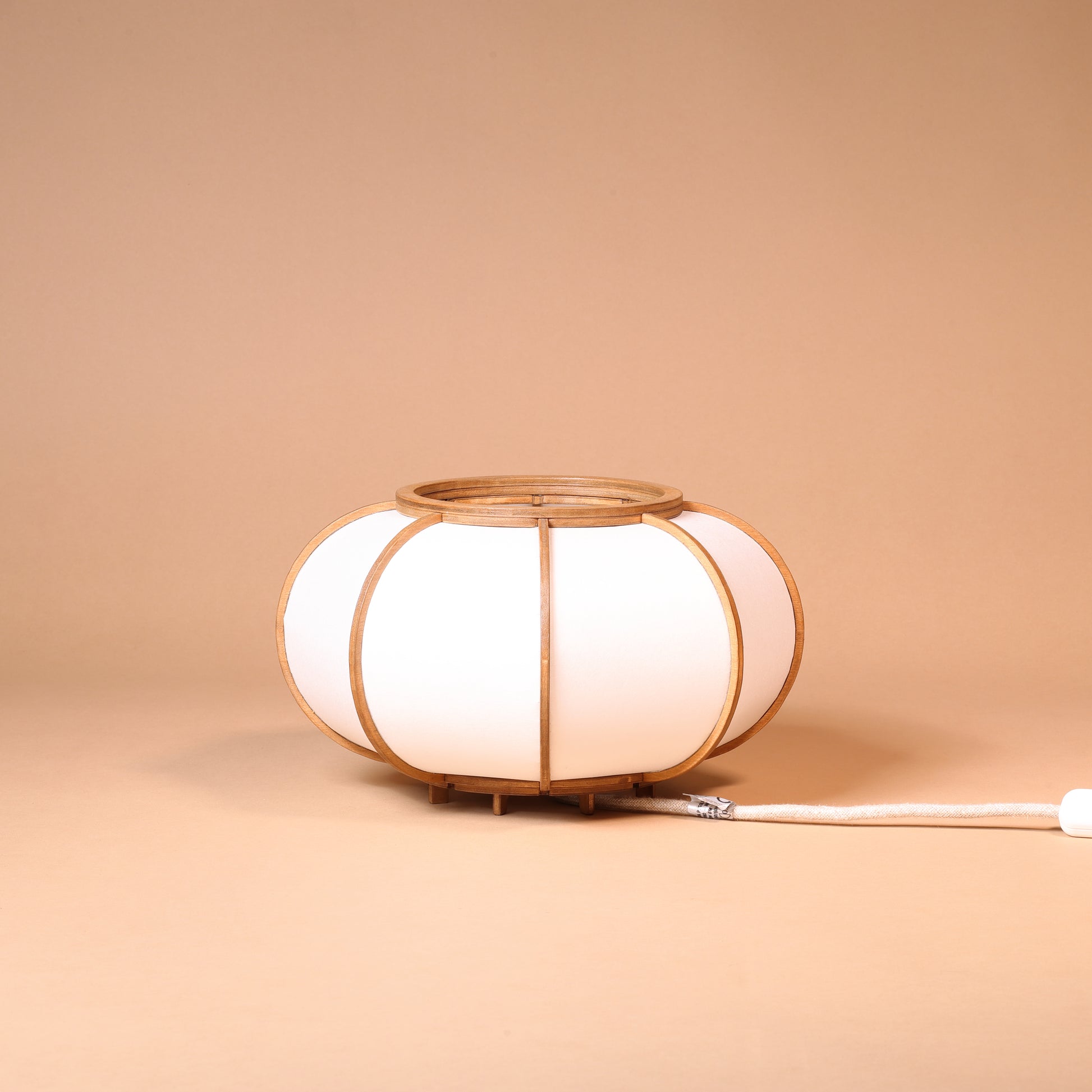 Design lamp in wood and Japanese paper, handmade, made in France. Maguelone Poulain.