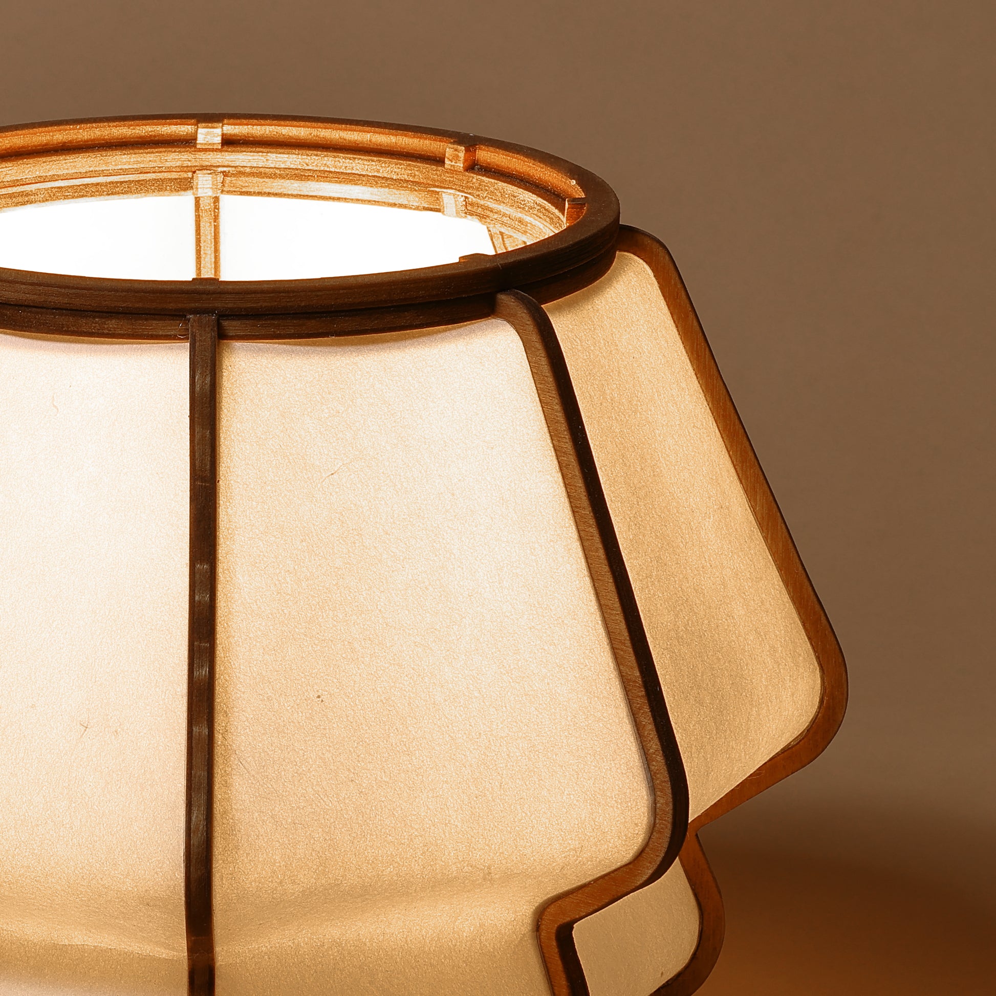 Design lamp in wood and Japanese paper, handmade, made in France. Maguelone Poulain.