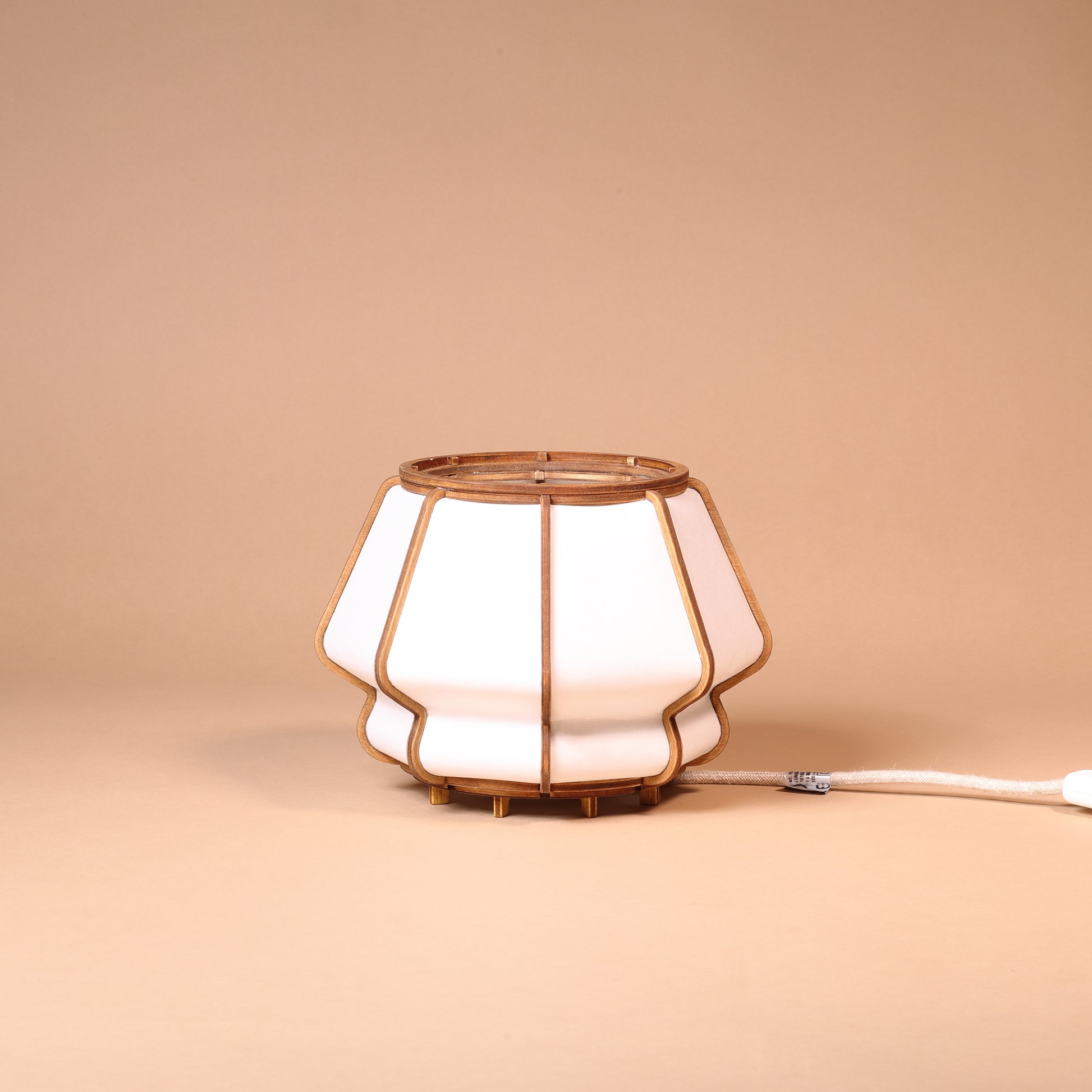 Design lamp in wood and Japanese paper, handmade, made in France. Maguelone Poulain.