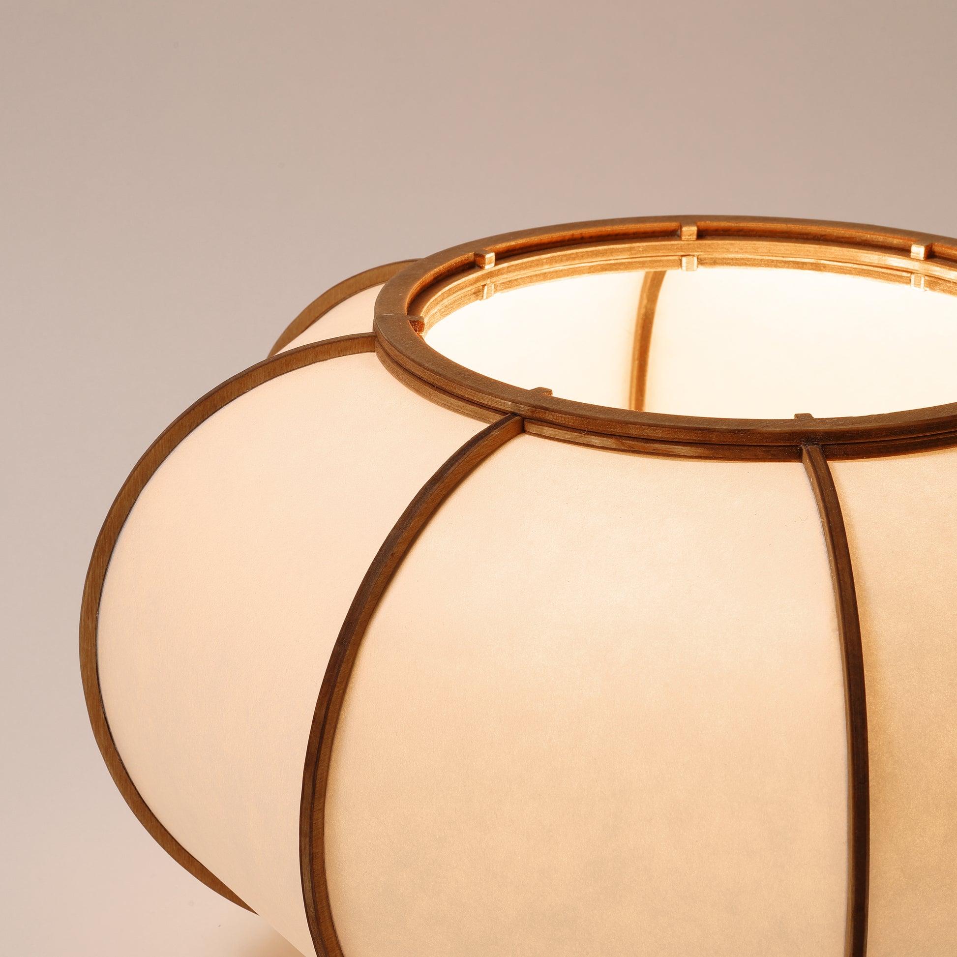 Design lamp in wood and Japanese paper, handmade, made in France. Maguelone Poulain.