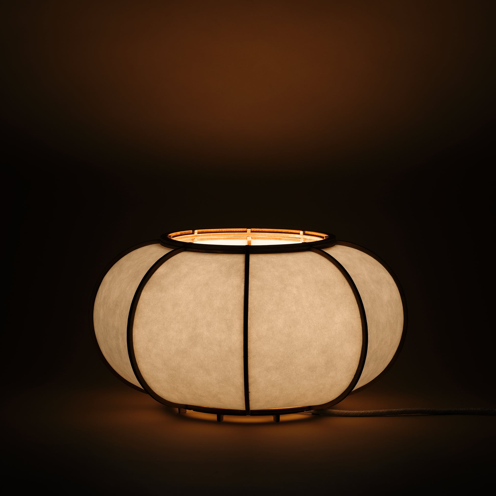 Design lamp in wood and Japanese paper, handmade, made in France. Maguelone Poulain.