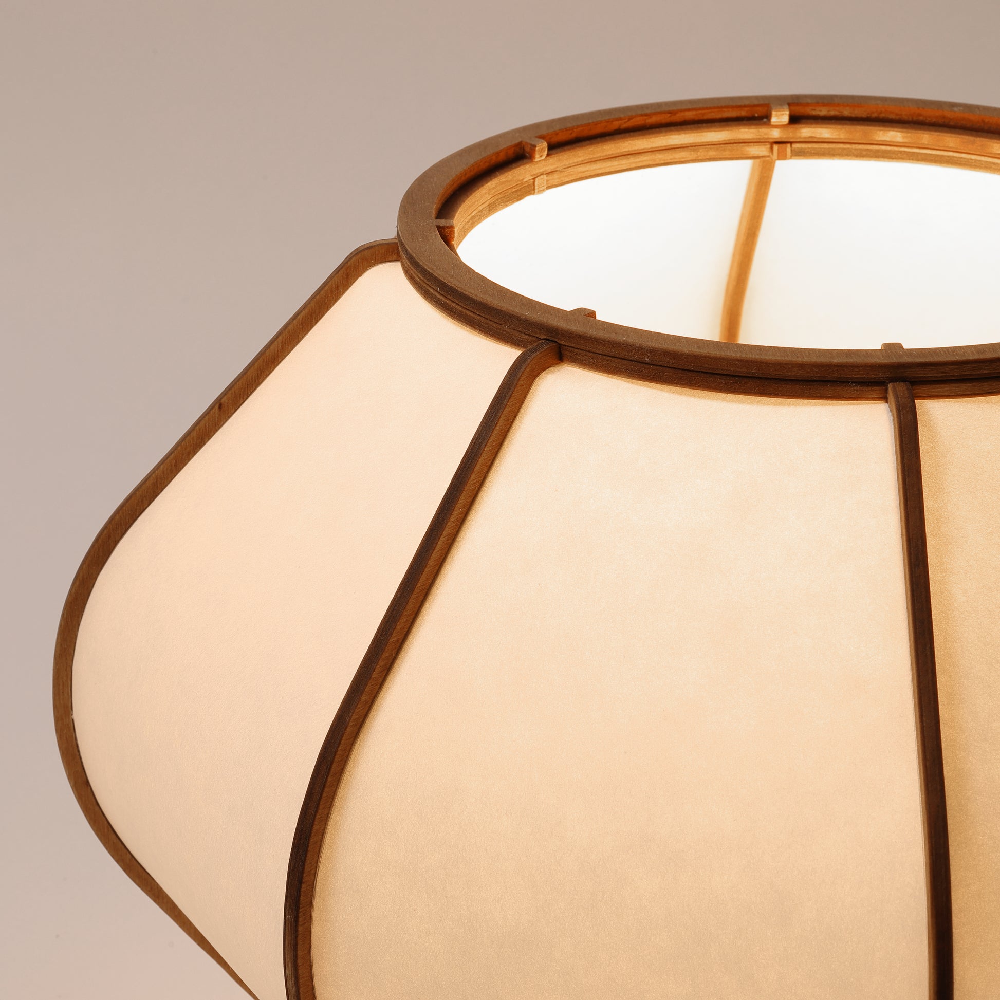Design lamp in wood and Japanese paper, handmade, made in France. Maguelone Poulain.