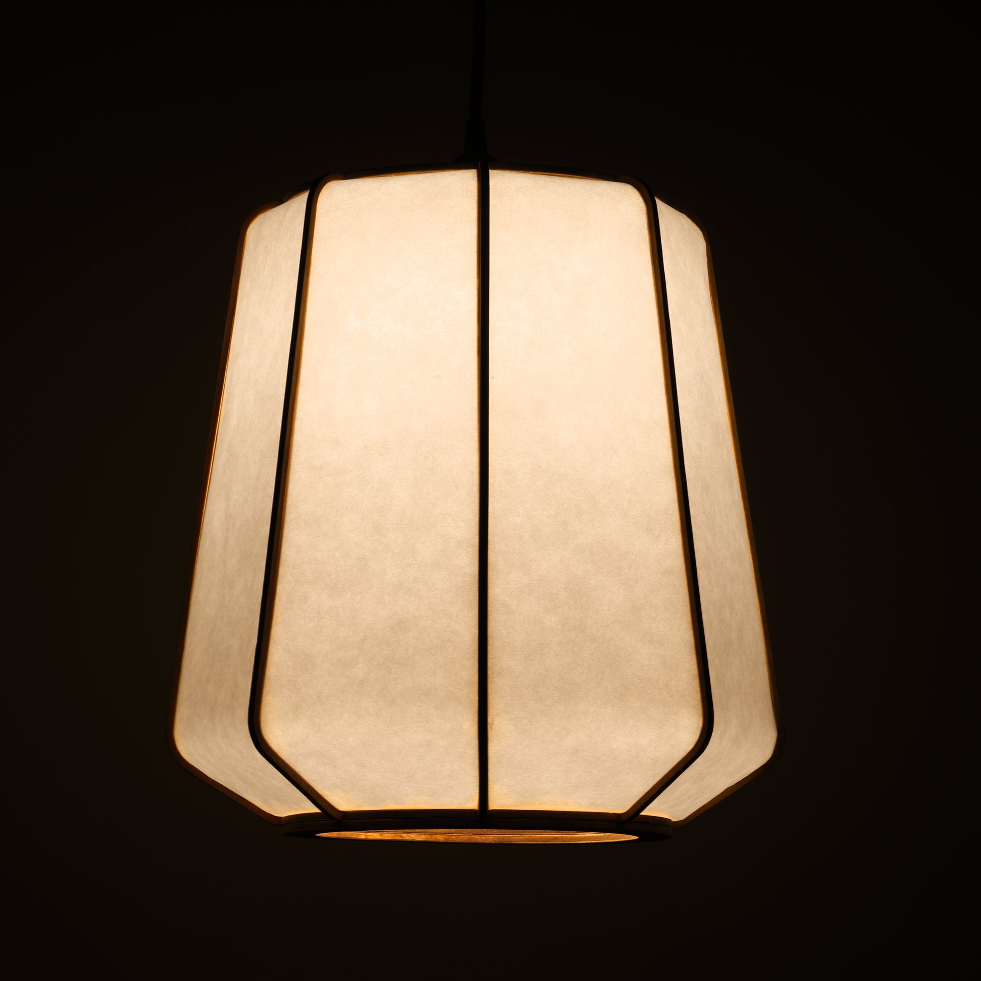 Design lamp in wood and Japanese paper, handmade, made in France. Maguelone Poulain.