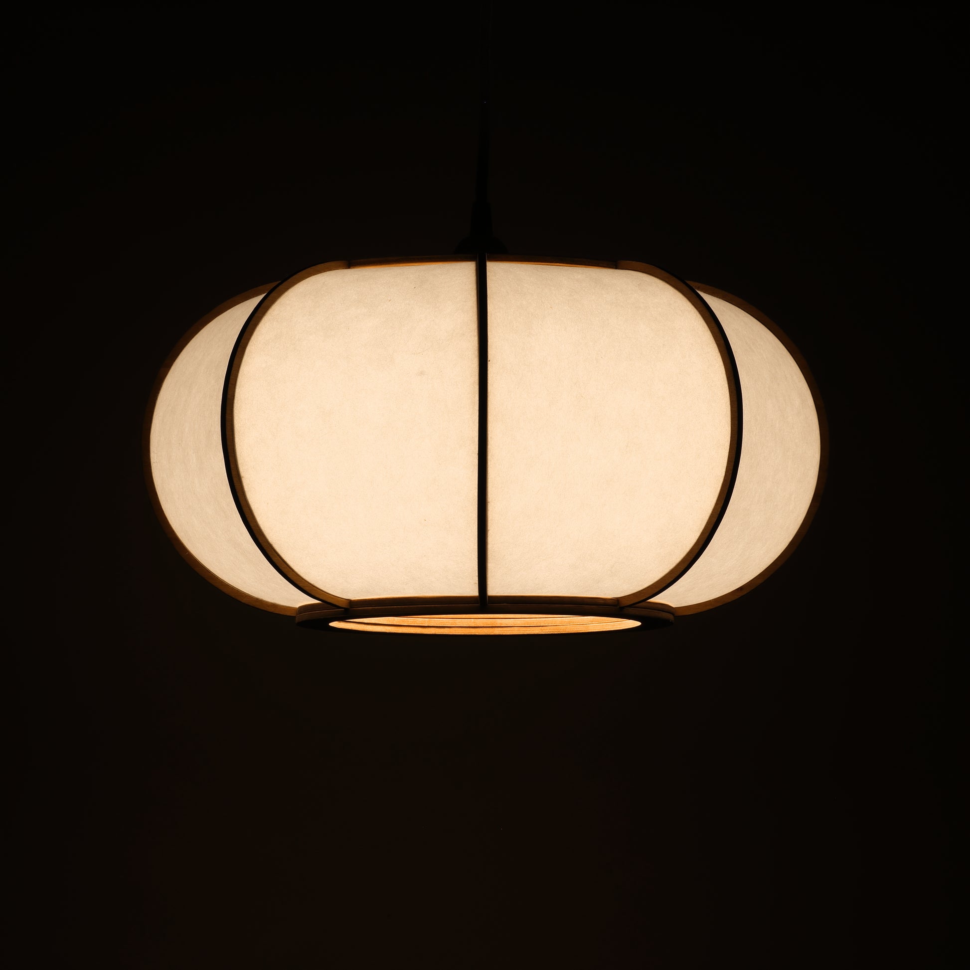 Design lamp in wood and Japanese paper, handmade, made in France. Maguelone Poulain.