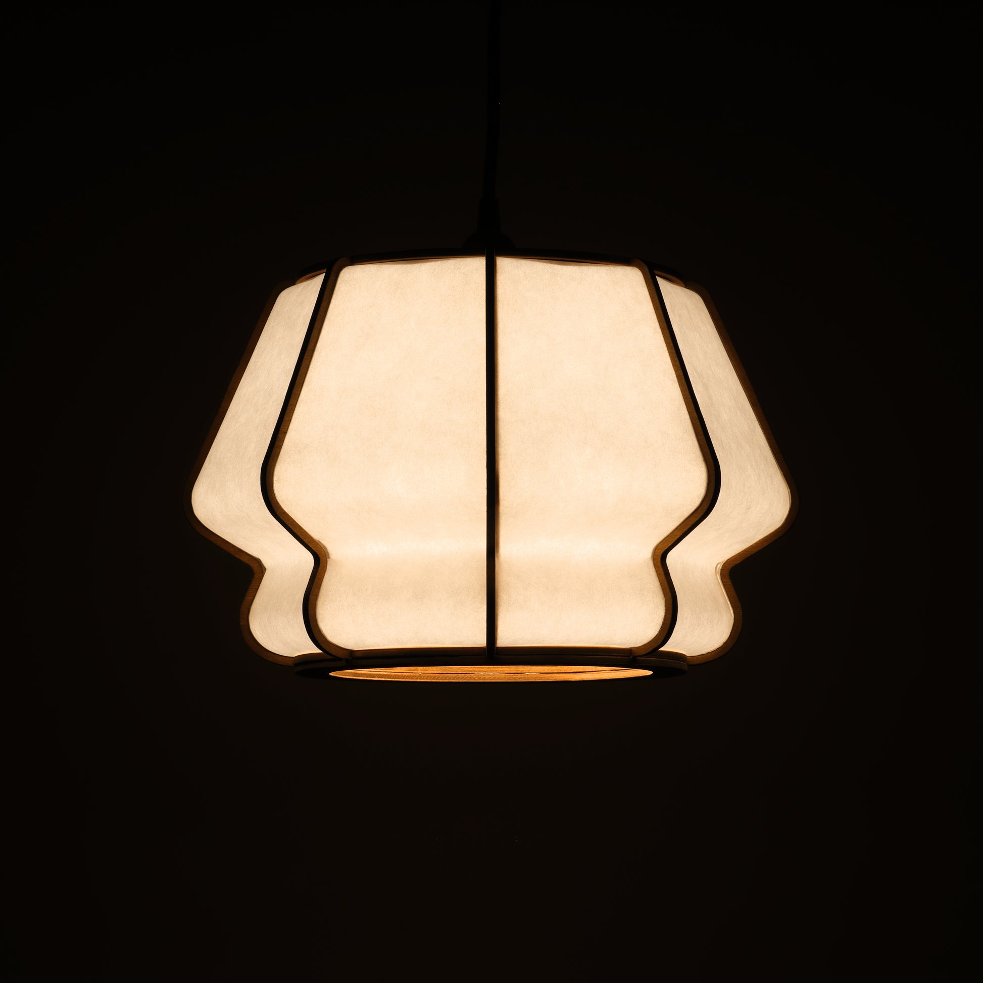 Design lamp in wood and Japanese paper, handmade, made in France. Maguelone Poulain.