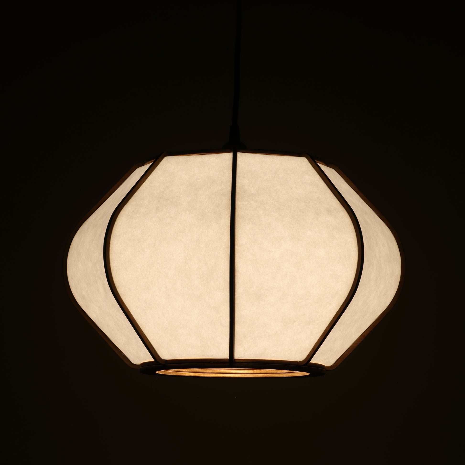 Design lamp in wood and Japanese paper, handmade, made in France. Maguelone Poulain.