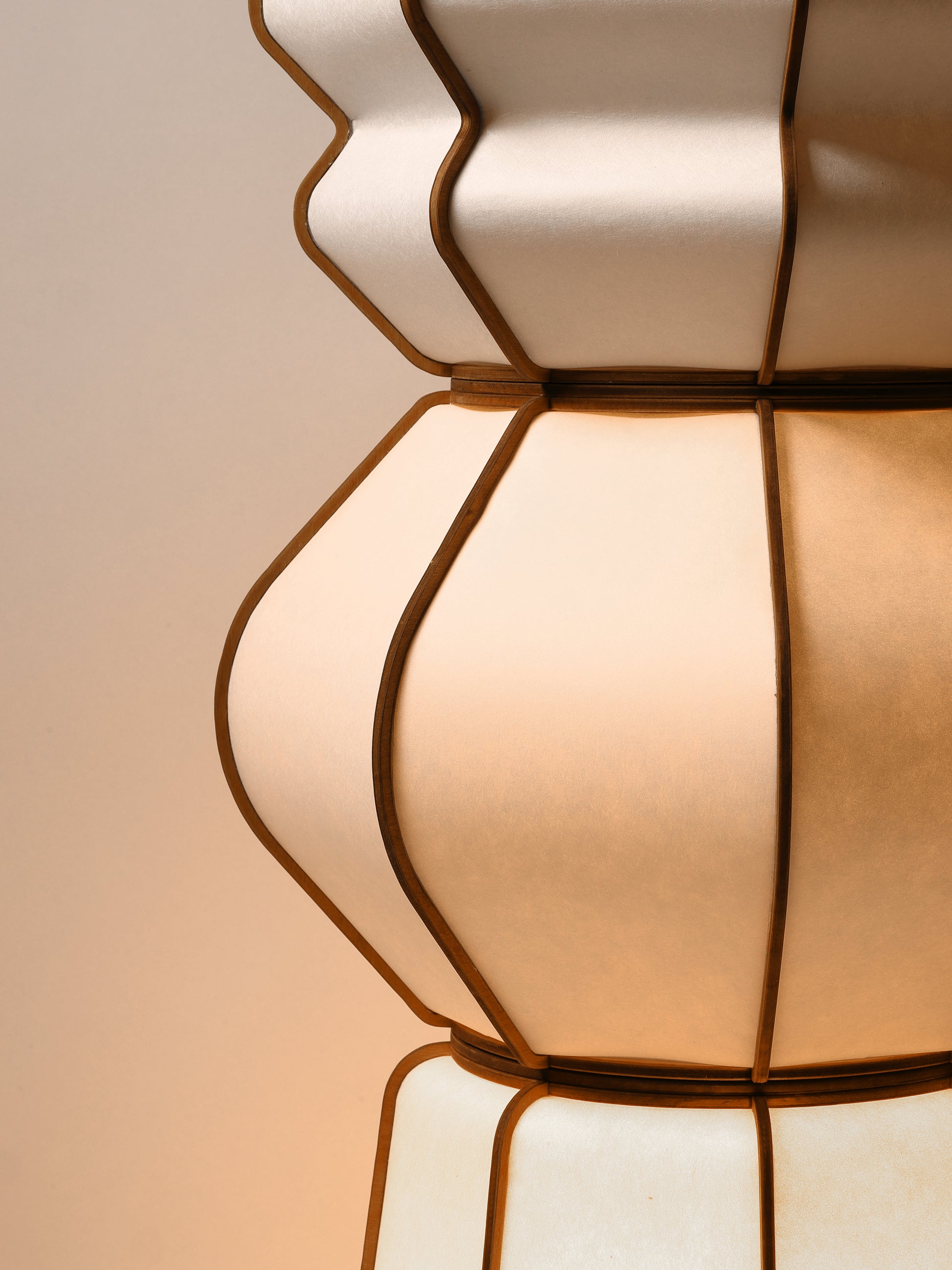 Design lamp in wood and Japanese paper, handmade, made in France. Maguelone Poulain.